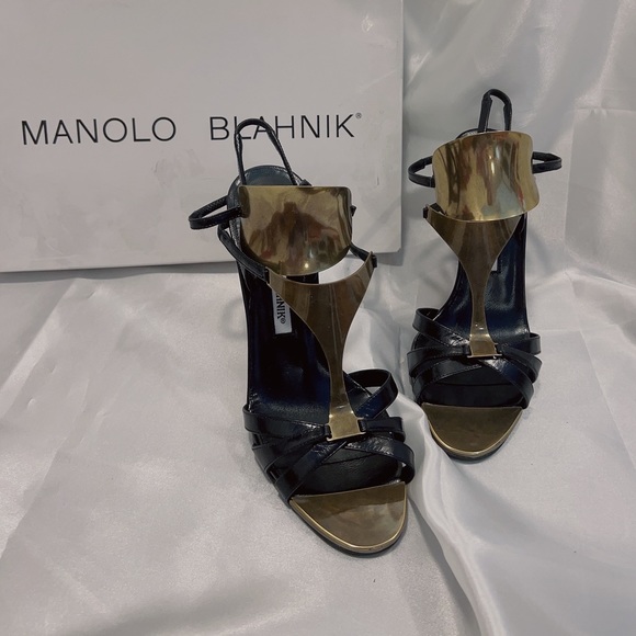 Manolo Blahnik Slingback Pumps - Picture 4 of 11